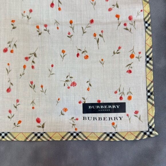 NWT Burberry Scarf - Picture 1 of 10